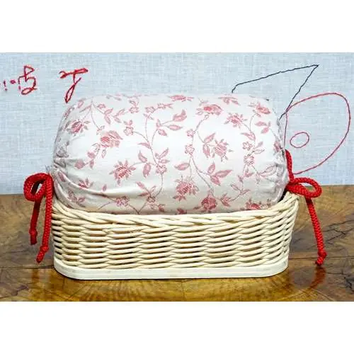 Offerta speciale - Tombolo con imbottitura di segatura e cestino da cm 22